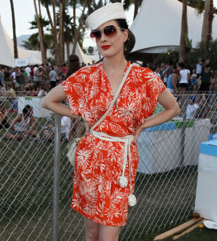 Wow! Styletechnisch liegt Dita Von Teese wieder einmal ganz weit vorn