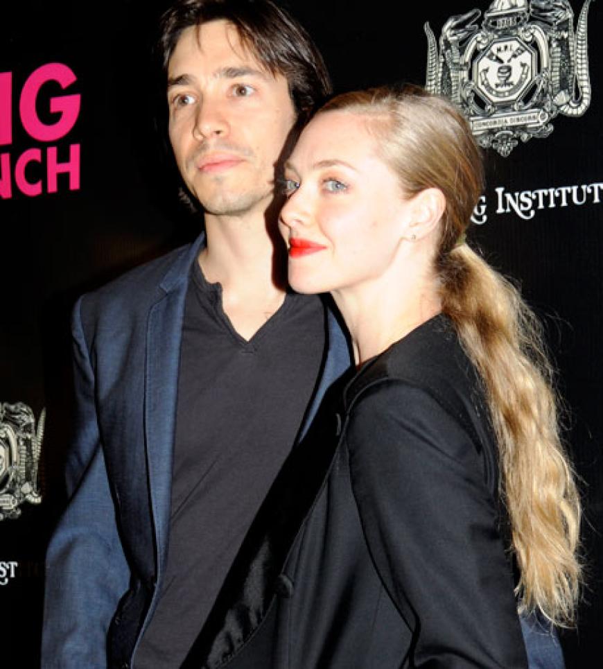 Schauspieler und Freund Justin Long steht Amanda immer zur Seite