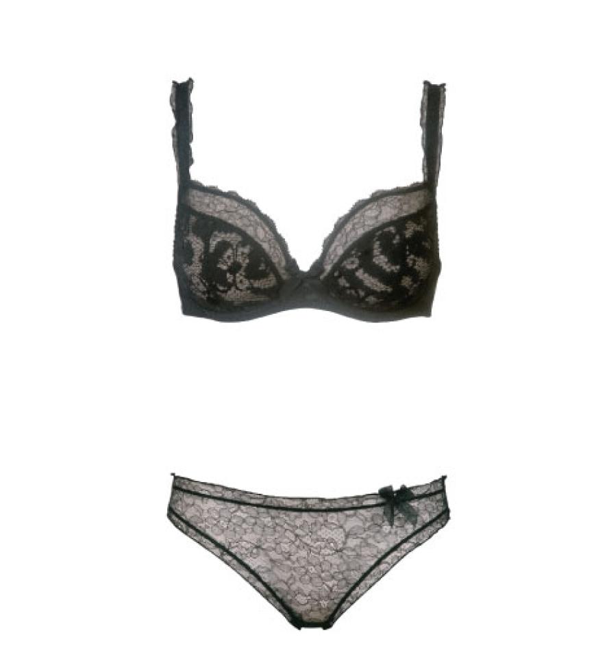 Inspiriert vom Glamour der 40er-Jahre und Burlesque-Tänzerinnen wie Dita Von Teese,
versprühen diese Wäscheteile sinnlichen Charme
Spitzenleistung von Lejaby Elixir, BH ca. 80 Euro, Slip ca. 40 Euro