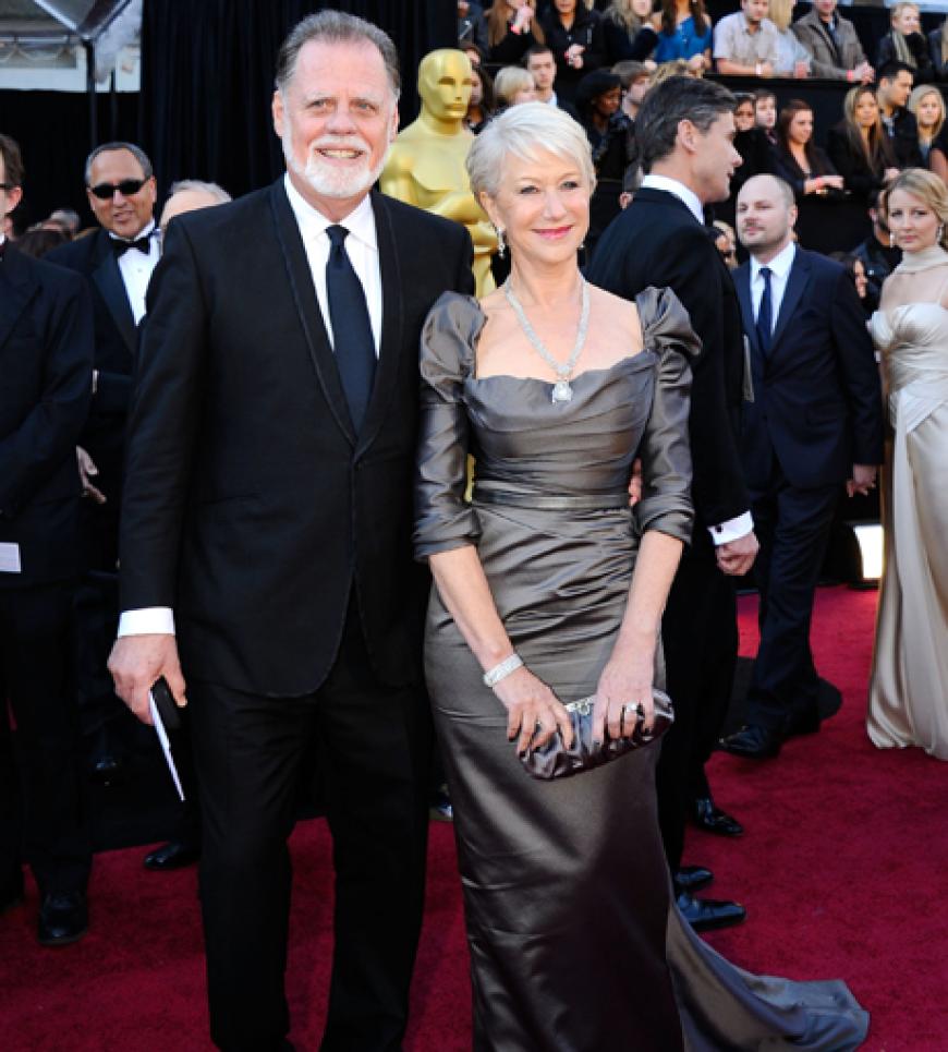 Helen Mirren, gehüllt in edles Grau, freute sich auf ihren Auftritt als Laudatorin