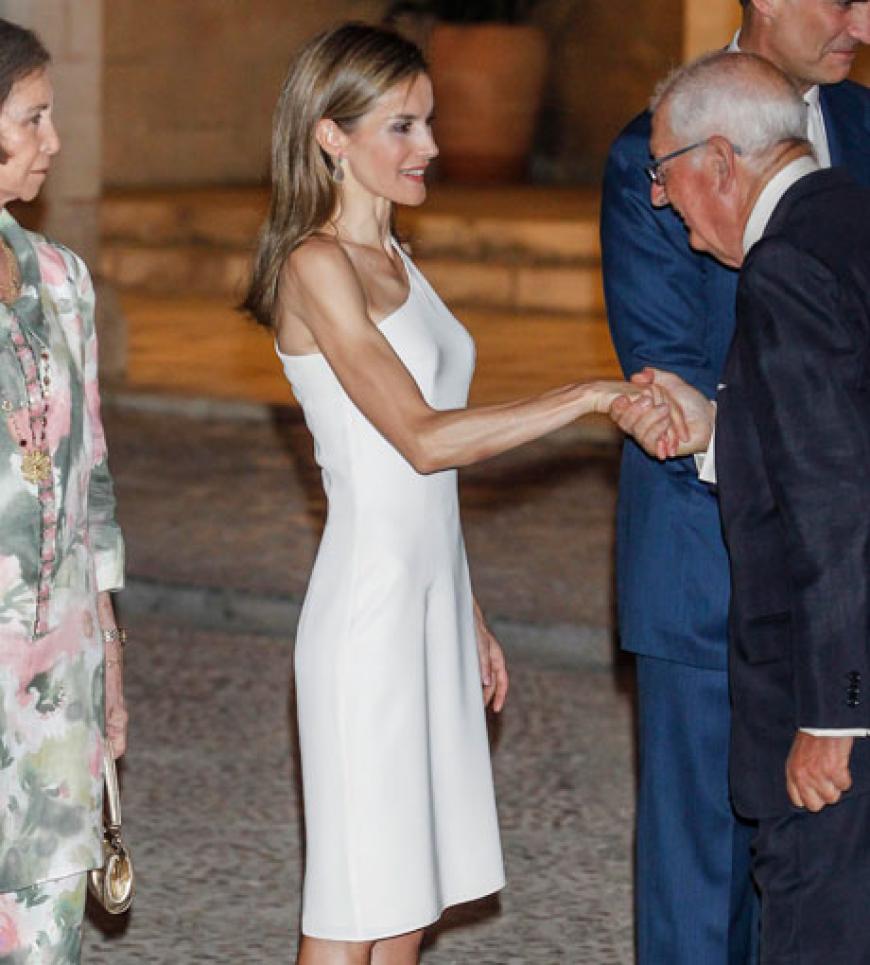 Auch im Profil wirkt Letizia sehr zerbrechlich