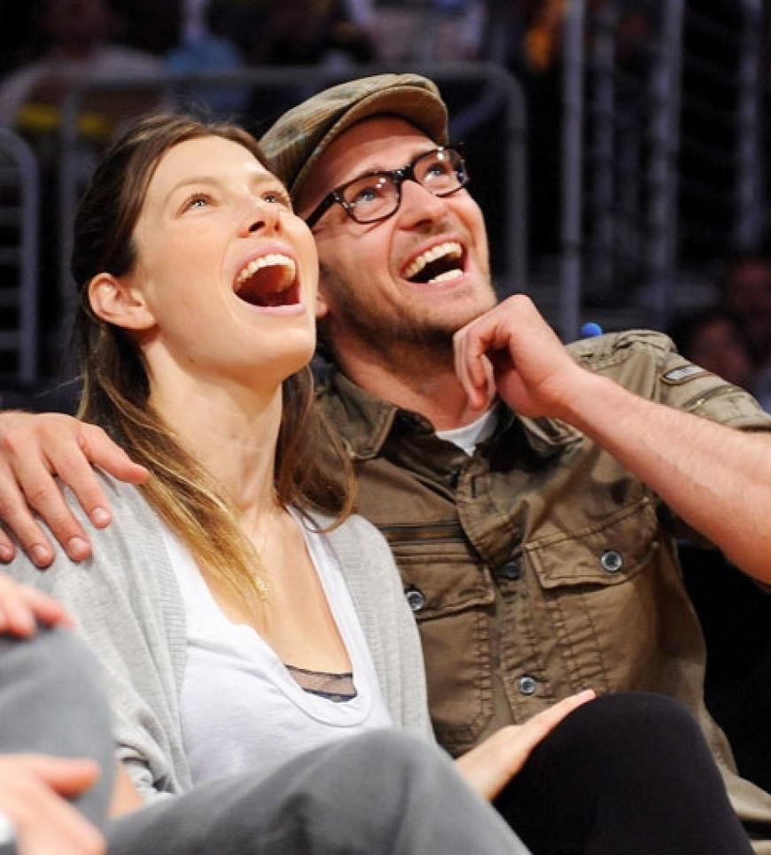 Sänger Justin ist ein großer Lakers-Fan und Jessica unterstützt ihn lauthals
