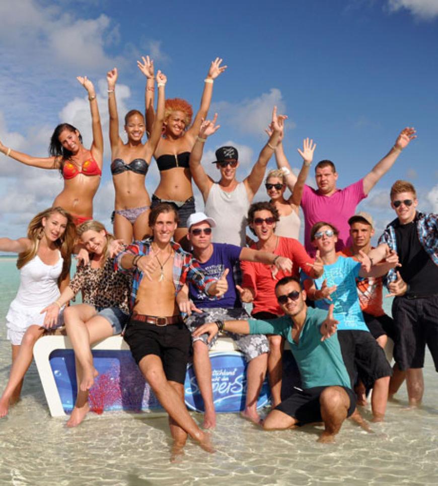 Das ist die Top 15 (von hinten links): Sarah Engels, Zazou Mall, Awa Corrah, Norman Langen, Nicole Kandziora. Vordere Reihe v.li.: Anna-Carina Woitschack, Nina Richel, Felix Hahnsch, Mike Müller, Marco Angelini, Ardian Bujupi, Sebastian Wurth, Pietro Lombardi, Christopher Schwab, Nicole Kandziora und Marvin Cybulski