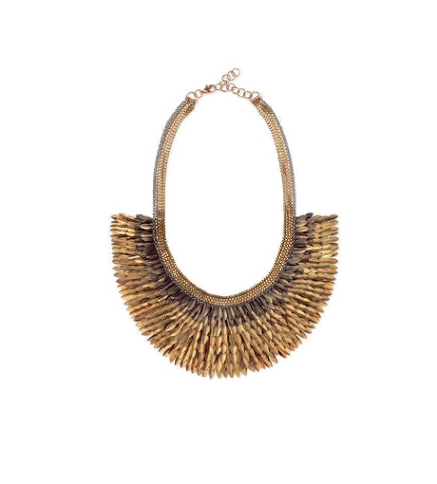 24. Oktober 2012: Ein echter Hingucker: Die Statement-Kette besteht aus vielen vielen vielen vergoldeten Federn. Bestellen könnt ihr sie über stelladot.de für ca. 200 Euro