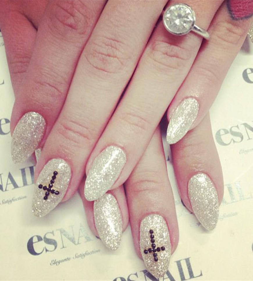 Kelly Osbourne postete ihren Verlobungsring direkt auf Instagram. Es ist ein runder Diamantring´