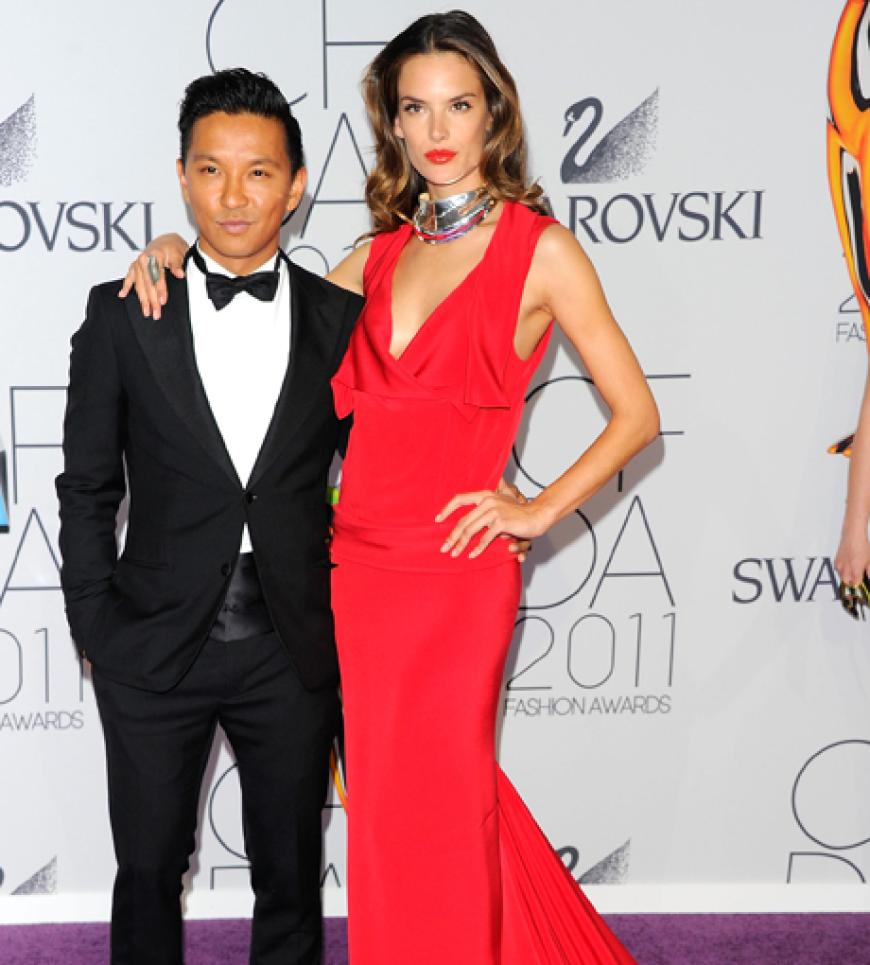 Die rassige Alessandra Ambrosio post mit Prabal Gurung