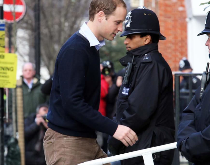 Der erste Tag: William besucht seine schwangere Frau Kate im Krankenhaus