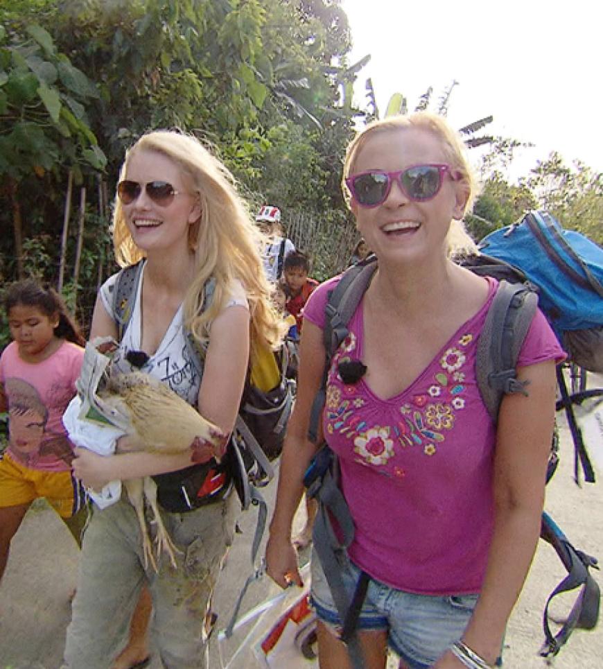 Mirja und Mitkandidatin Jenny Elvers-Elbertzhagen bei der Abenteuer-Show