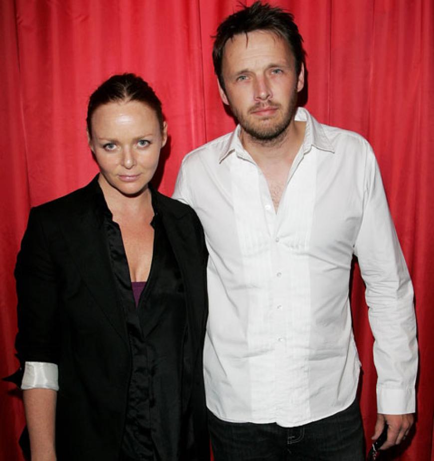 Stella McCartney und ihr Ehemann Alasdhair Willis konnten im November ihre vierte (!!!) Tochter in die Arme schließen