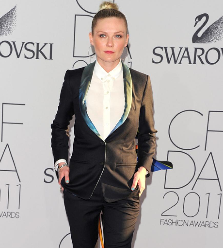 Hart trifft zart: Kirsten Dunst trug einen strengen Anzug