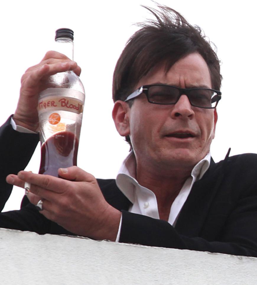 Charlie Sheen entkam sicherlich des Öfteren nur knapp dem Tod: Für viele Schlagzeilen sorgte der ehemalige