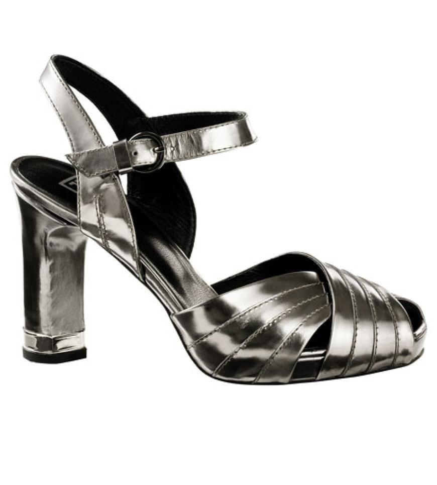 Verschlungenes Design mit Metallic-Glanz von Jette, ca. 150 Euro