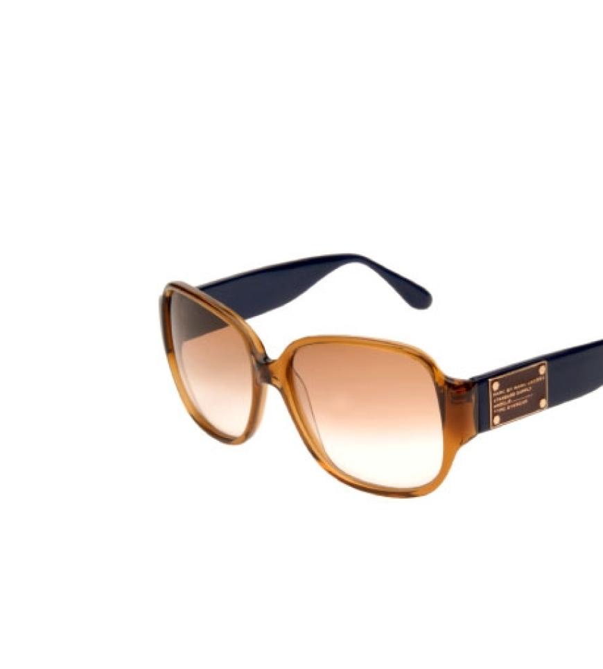 Sonnenbrille
in Bicolore von
Marc by Marc Jacobs,
ca. 130 Euro