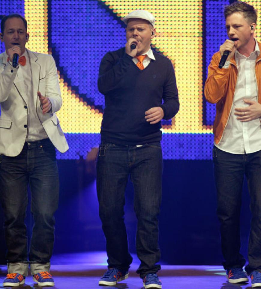 Fettes Brot performen live auf der Bühne