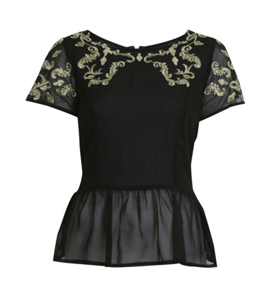 Shirt mit transparentem Schößchen und goldenen Ornamenten im Schulterbereich über missselfridge.com, ca. 50 Euro