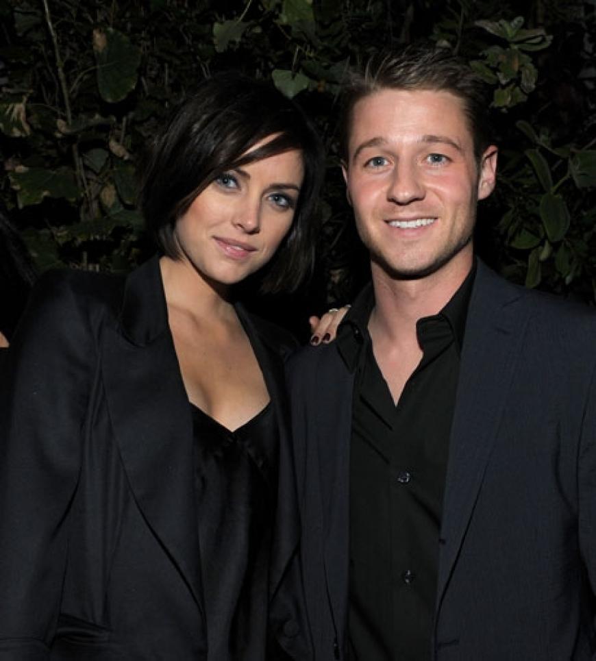 Jessica Stroup feiert gemeinsam mit
