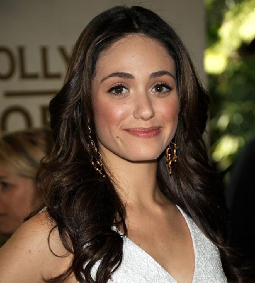 Sehr glamourös wirken diese ineinander gedrehten Hollywood-Wellen von Emmy Rossum!