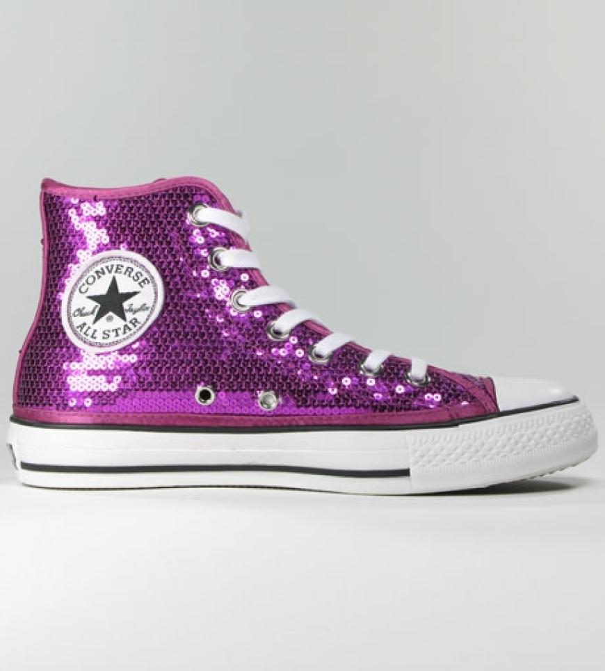 Für die beste Freundin: Converse Schuh mit Pailetten, ca. 90 Euro