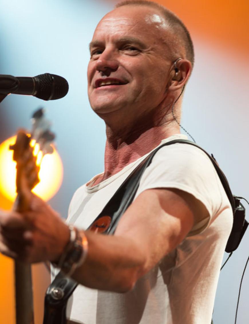 Und auch zahlreiche Sänger ziehen das linke Händchen vor: Sting, ..