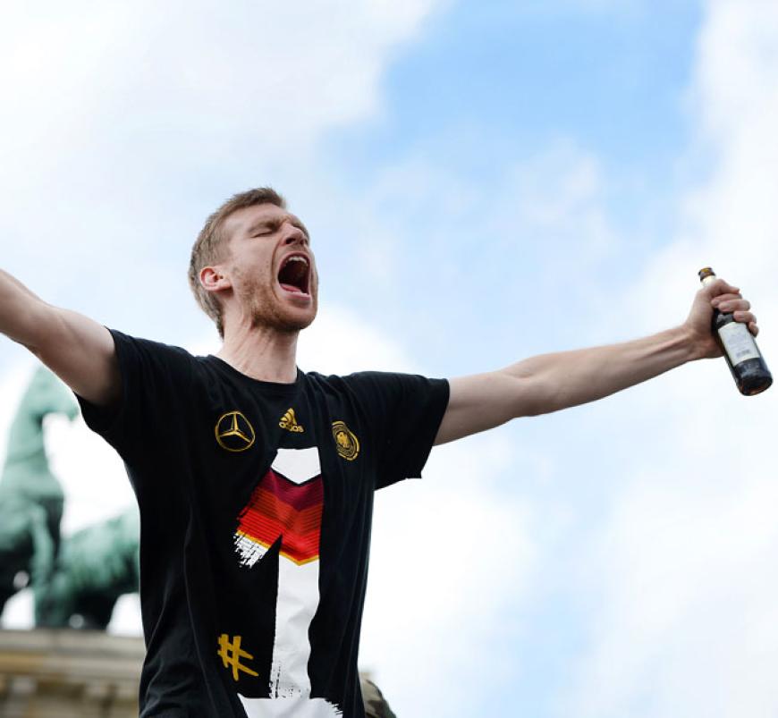 JAAAAAAAAAAA! Per Mertesacker