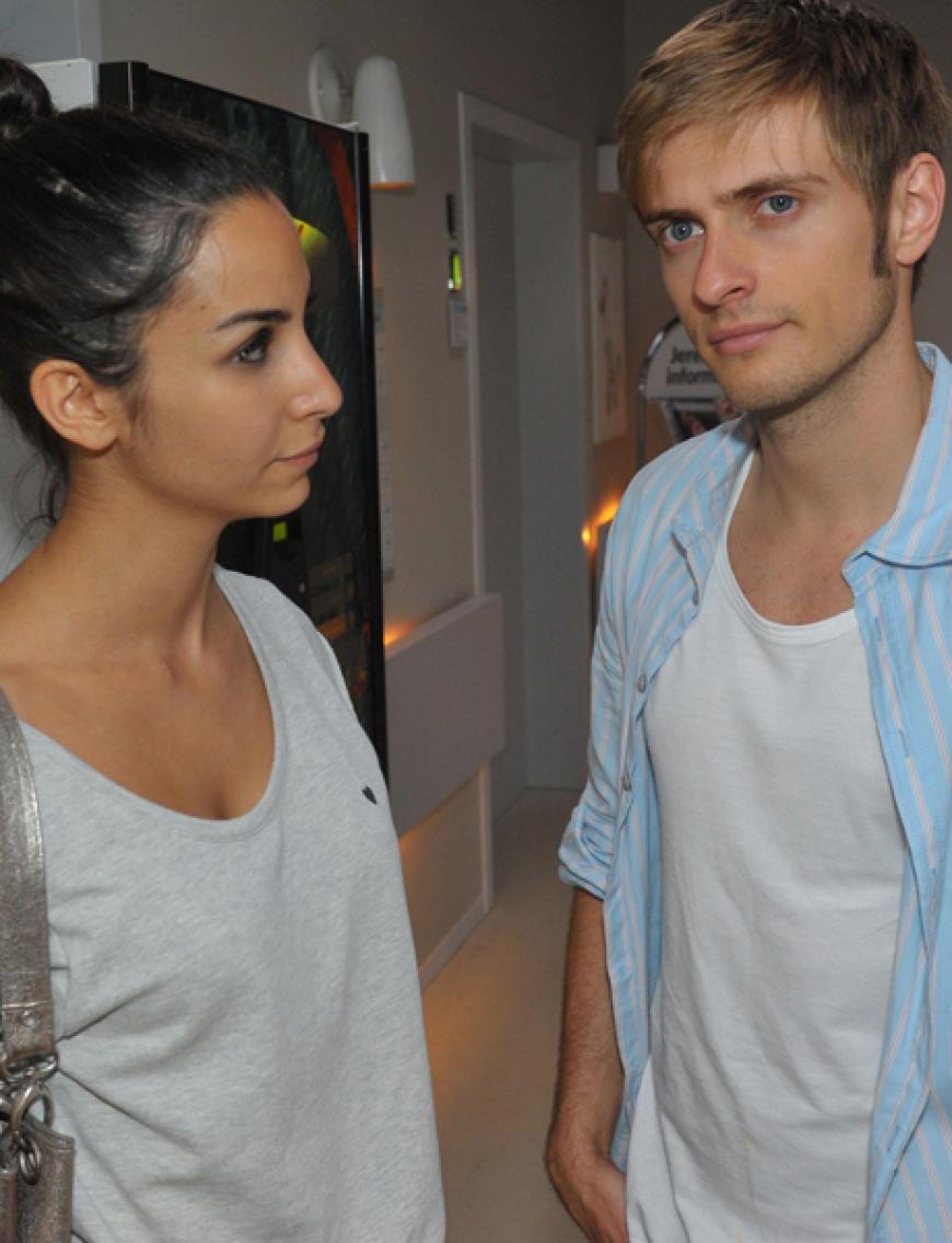 Und auch seine Serienkollegin Sila Sahin (spielt