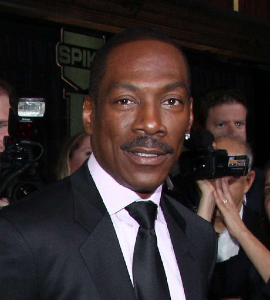 Mit Eddie Murphy zu arbeiten, lohnt sich für die Filmstudios überhaupt nicht. Er führt die Forbes-Liste der überbezahlten Schauspieler an. Für jeden Dollar, der in ihn investiert wird, bekommen die Studios nur einen mickrigen Gewinn von 2,30 Dollar