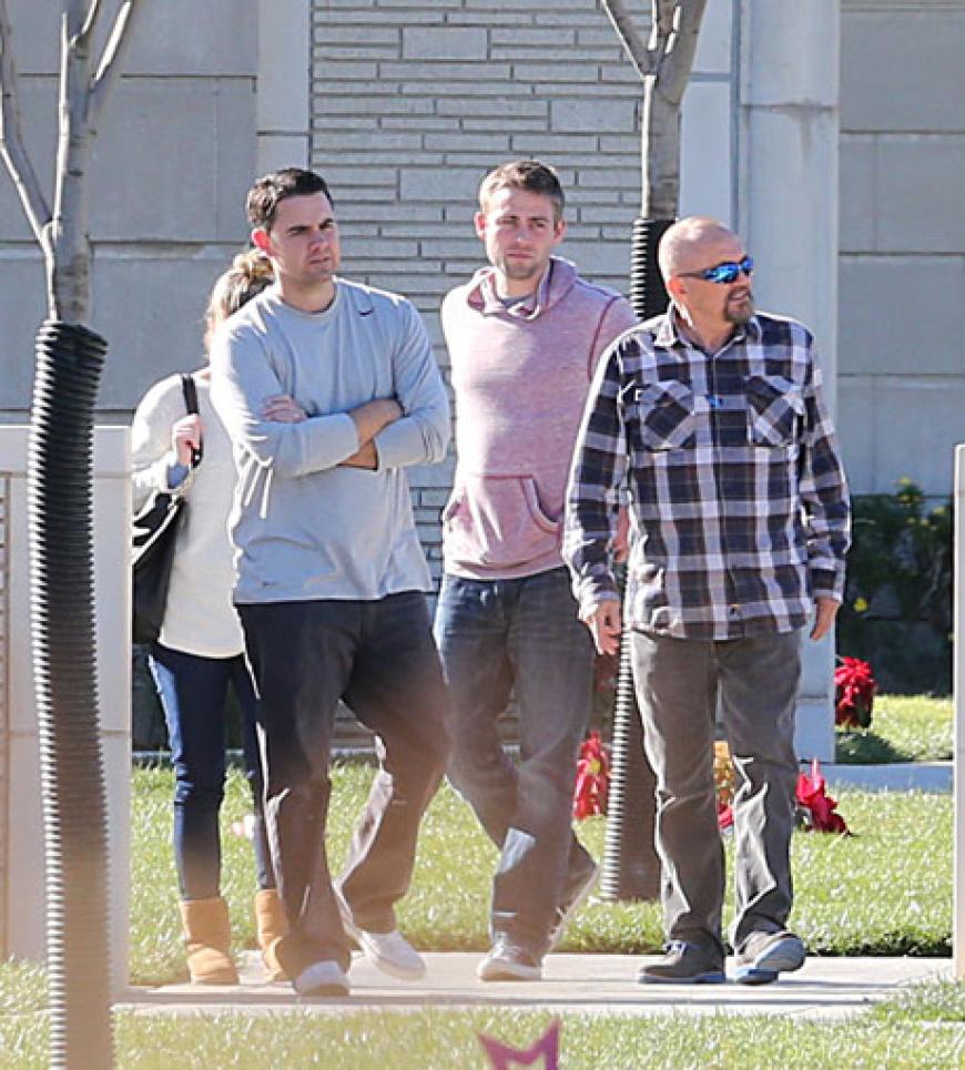 Die Familie besuchte den Friedhof in Hollywood, auf dem Paul Walker beerdigt werden soll