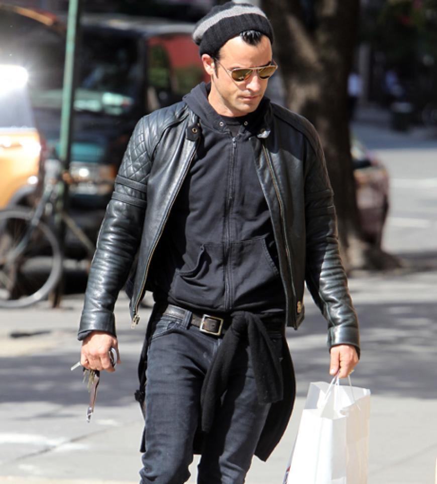Lässig-Look: Justin Theroux unterwegs in New York. Seit der Beziehung zu Jennifer ist er ein begehrtes Paparazzi-Motiv