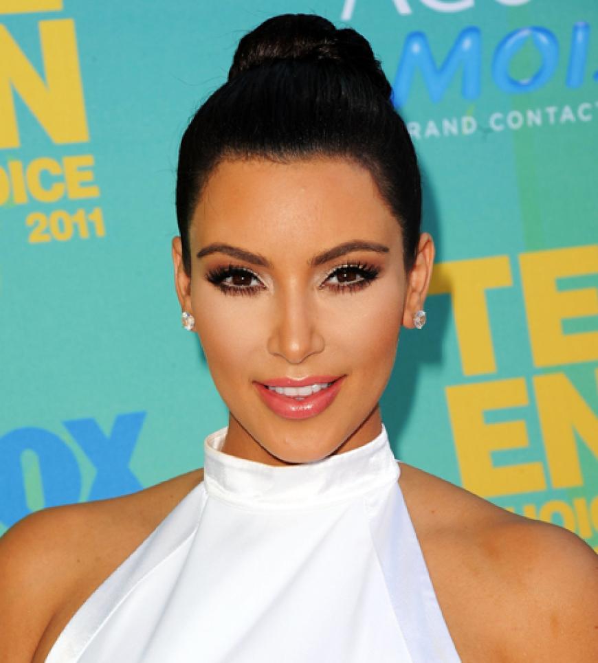 Die Aufregung stand ihr gar nicht ins Gesicht geschrieben: Nur wenige Tage vor ihrer XXL-Hochzeit schaffte es Kim Kardashian noch zu den