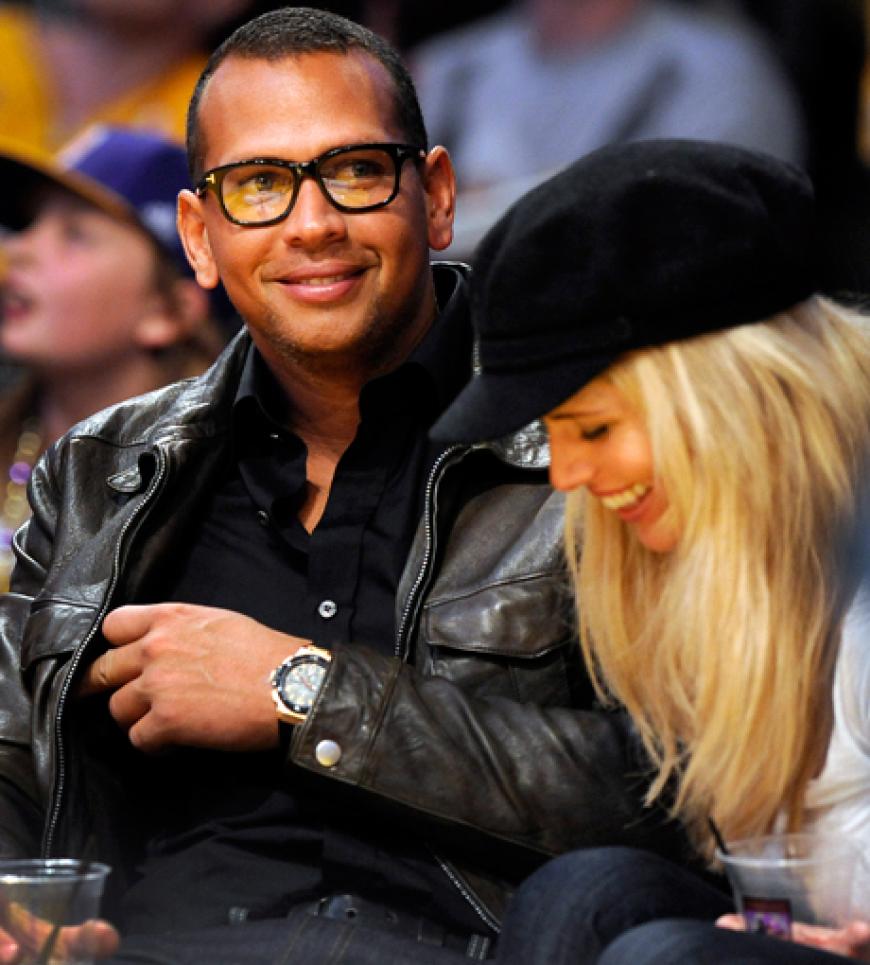 Baseball-Star Alexander Rodriguez wurde ebenfalls in der ersten Reihe gesichtet. Mit dabei: Profi-Wrestlerin Torrie Wilson, die übrigens seine neue Freundin sein soll