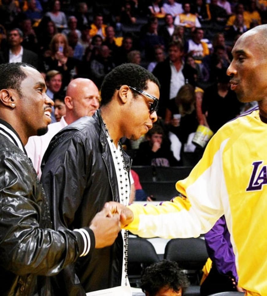 Wie gut, wenn man berühmt ist. Dann kann man auch mal Lakers-Star Kobe Bryant persönlich die Hand schütteln