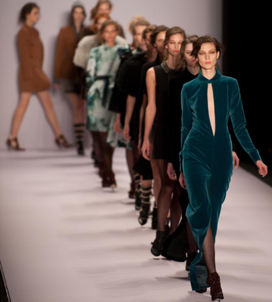 Wohooo! Der Startschuss zur Mercedes-Benz Fashion Week Berlin ist am Mittwoch, 18.1., mit der Escada Sport-Show gefallen. Welche Stars tummeln sich derzeit in Berlin und welche Schauen sind die spannendsten? OK! hat die Bilder!