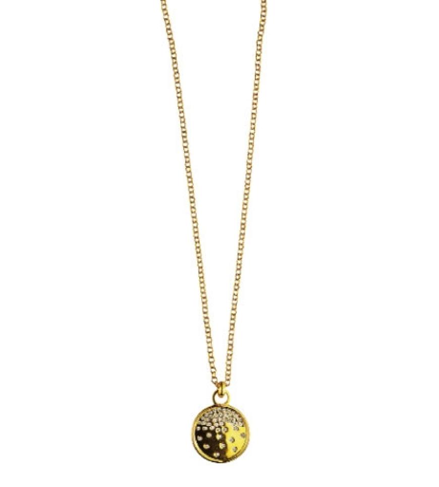Ob filigraner Schlüssel, süßes Herzchen oder funkelnde Charms - diese Ketten gibt es (zum Glück!) nur mit Anhang!
Mit Swavoski-Steinen von Dyrberg/Kern, ca. 70 Euro