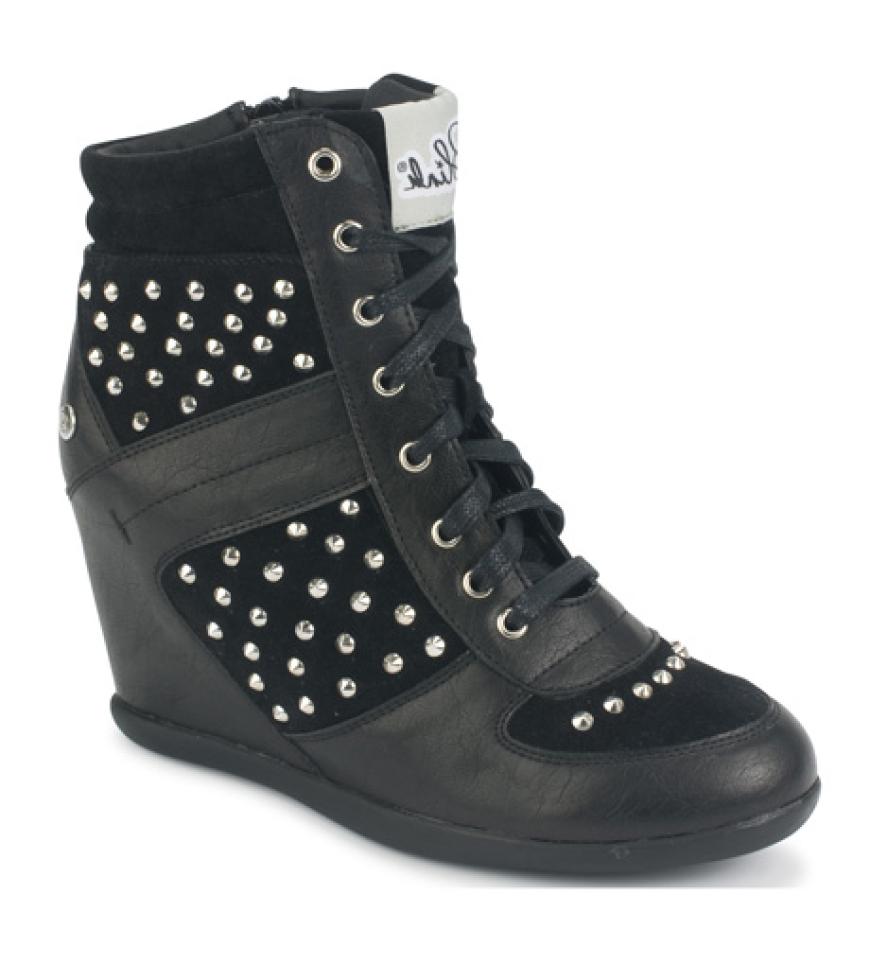 Mit Nieten-Applikation von Blink, ca. 70 Euro