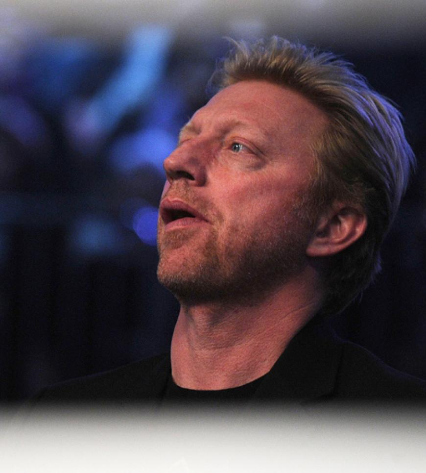 ... während Boris den Kampf aufmerksam verfolgt