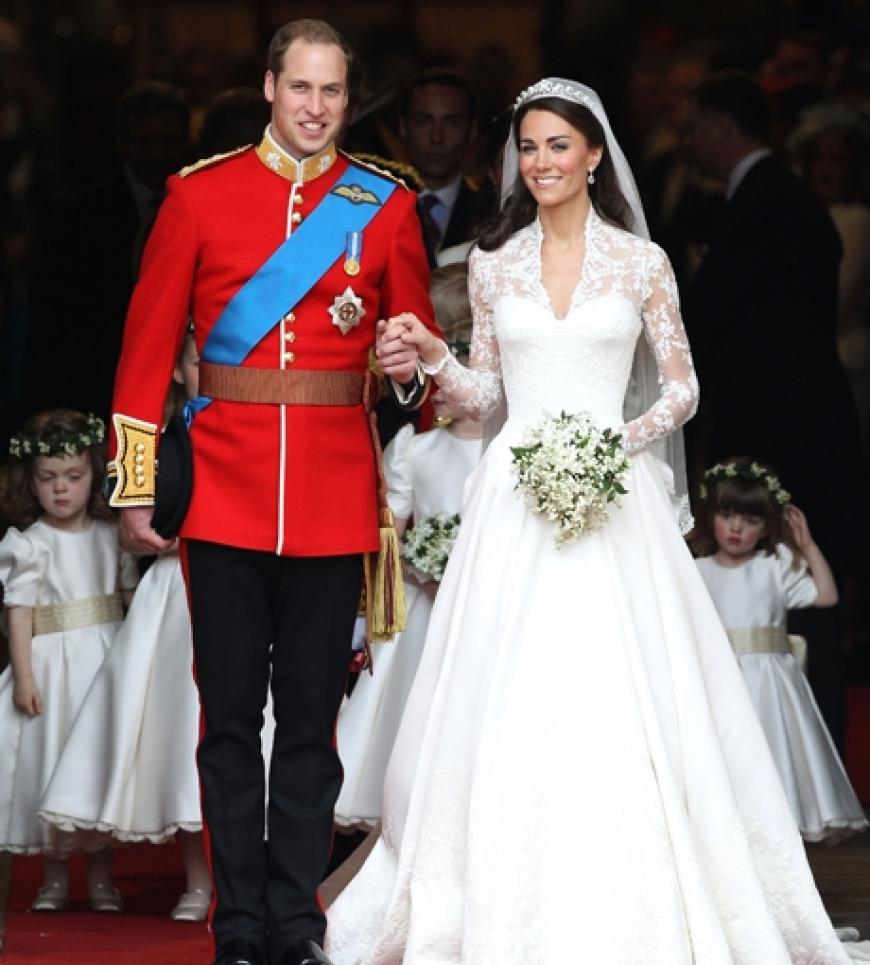 Ein Moment den die ganze Welt zu schnell nicht vergessen wird! William führt seine Kate aus der Kirche