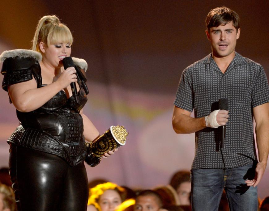 Rebel Wilson zeigte ihre sexy Kurven in einem Leder-Catsuit - da war auch Mädchenschwarm Zac Efron überrascht