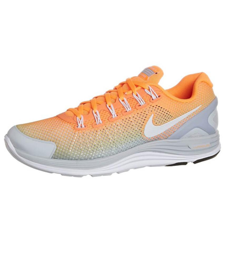 Perfekt für die, die immer noch mit dem inneren Schweinehund kämpfen und sich nicht zum Joggen aufraffen können. Mit diesen schönen Schuhen will man einfach vor die Tür! Nike Performance über zalando.de, ca. 130 Euro
