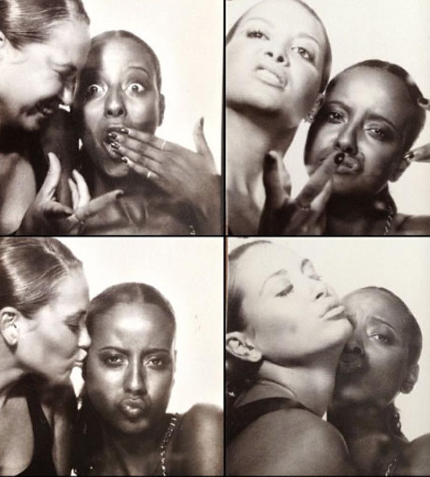 Was machen beste Freunde am liebsten? Richtig, in den Fotoautomaten gehen! Mandy Capristo (l.) und Sara Nuru