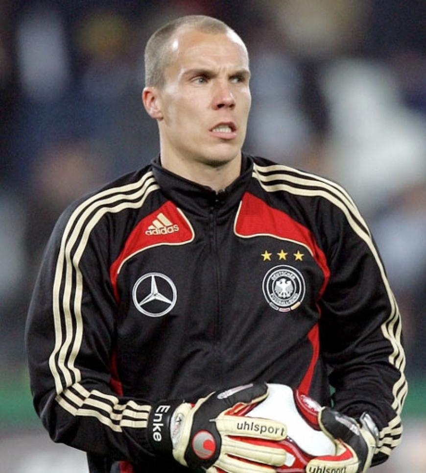 Große Trauer im November 2009. Nationaltorwart und Fußball-Star Robert Enke ist am 10. November im Alter von nur 32 Jahren in der Nähe von Hannover gestorben. Er hat sich auf tragische Weise das Leben genommen