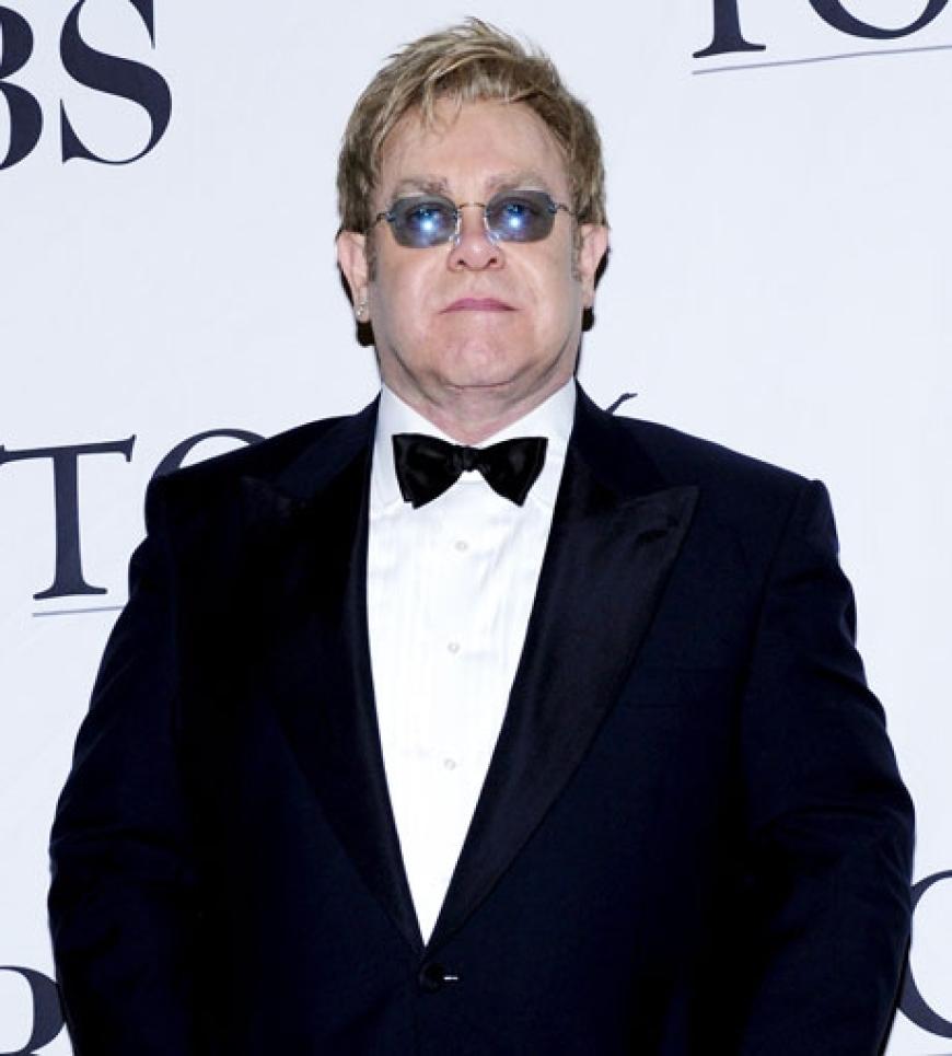 Elton John: Nach der schockierenden Nachricht von Jacksons Tod, legte Elton bei seinem