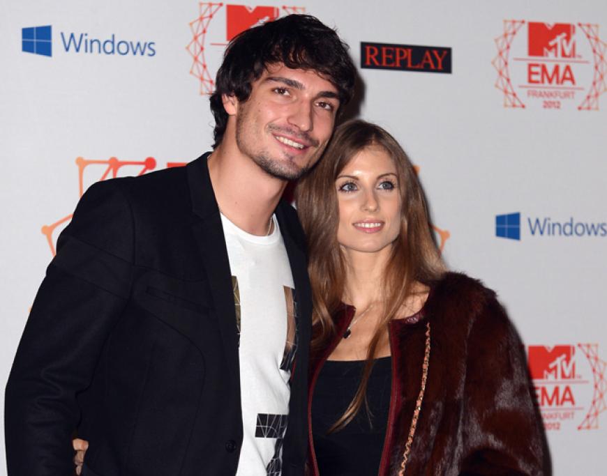 Der deutsche Fußball-Nationalspieler Mats Hummels und Cathy Fischer