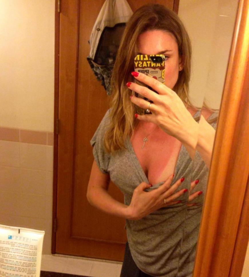 Schmerzhaft, schmerzhaft! Claudelle Deckert sieht aus wie ein Hummer Schmerzhaft, schmerzhaft! Claudelle Deckert sieht aus wie ein Hummer