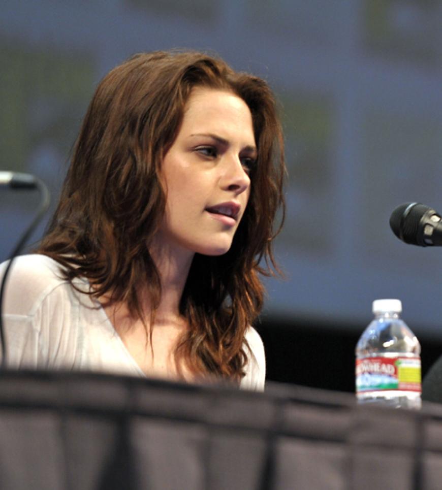 Kristen Stewart zog sich zurück und kam nur zur offiziellen Pressekonferenz von