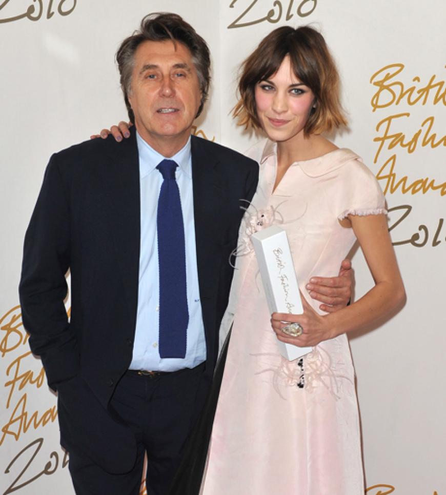 Sänger Brian Ferry gratuliert It-Girl und Model Alexa Chung zu ihrem British Style Award