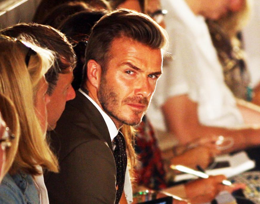 Stolzer Gatte: Fußballstar David Beckham bei der Schau seiner Gatte