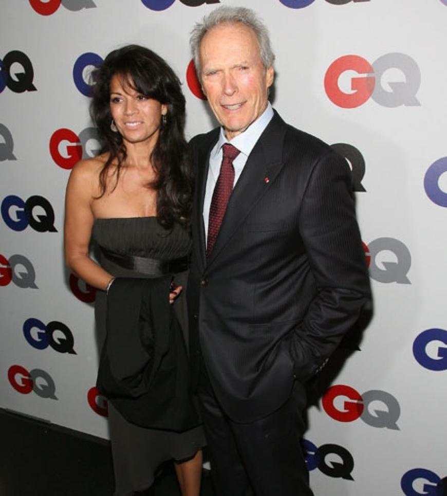 Clint Eastwood mit seiner Begleitung