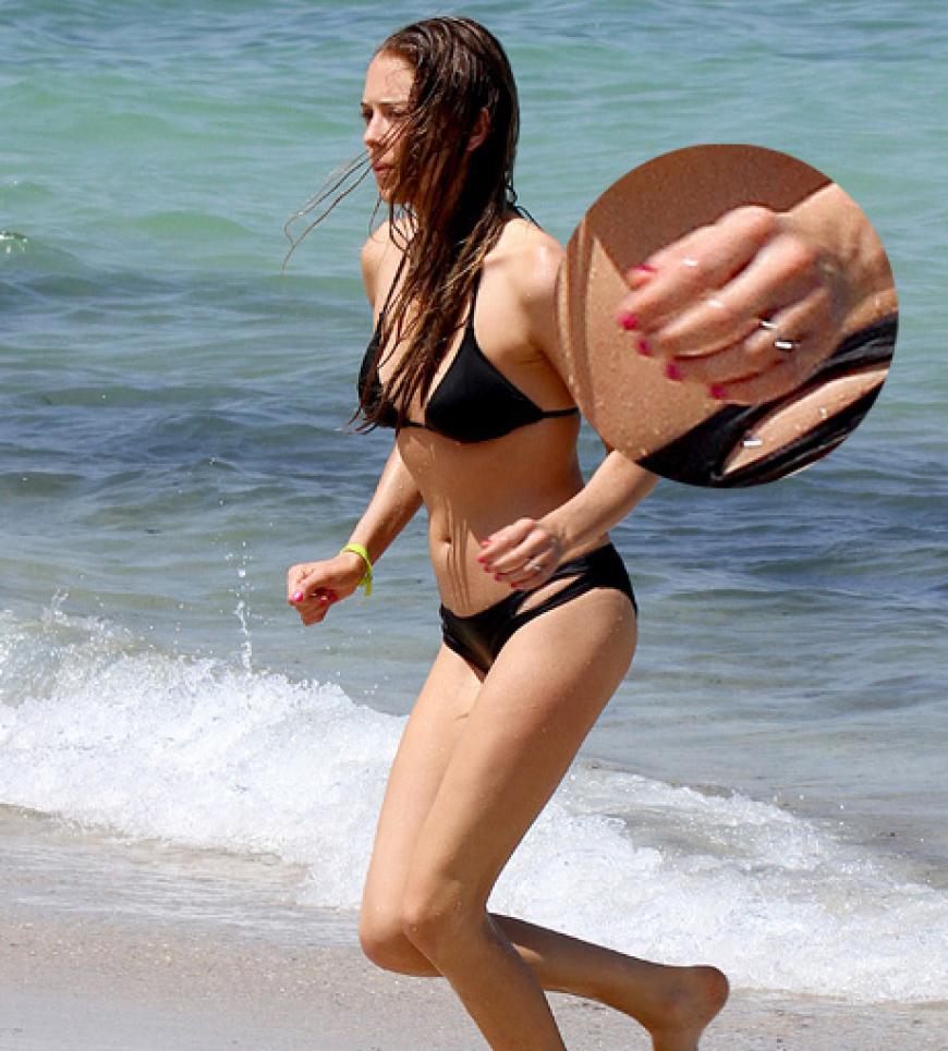 Ist das ein Verlobungsring an der Hand von Ryan Phillippes Freundin Paulina Slagter?