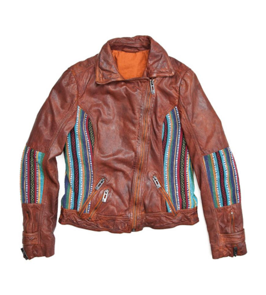 11. August 2012: Ihr sucht noch nach einem Begleiter fürs nächste Festival? Wie wär's denn dann mit dieser coolen Lederjacke von Maze mit Stoffeinsätzen im Ethno-Look, ca. 280 Euro