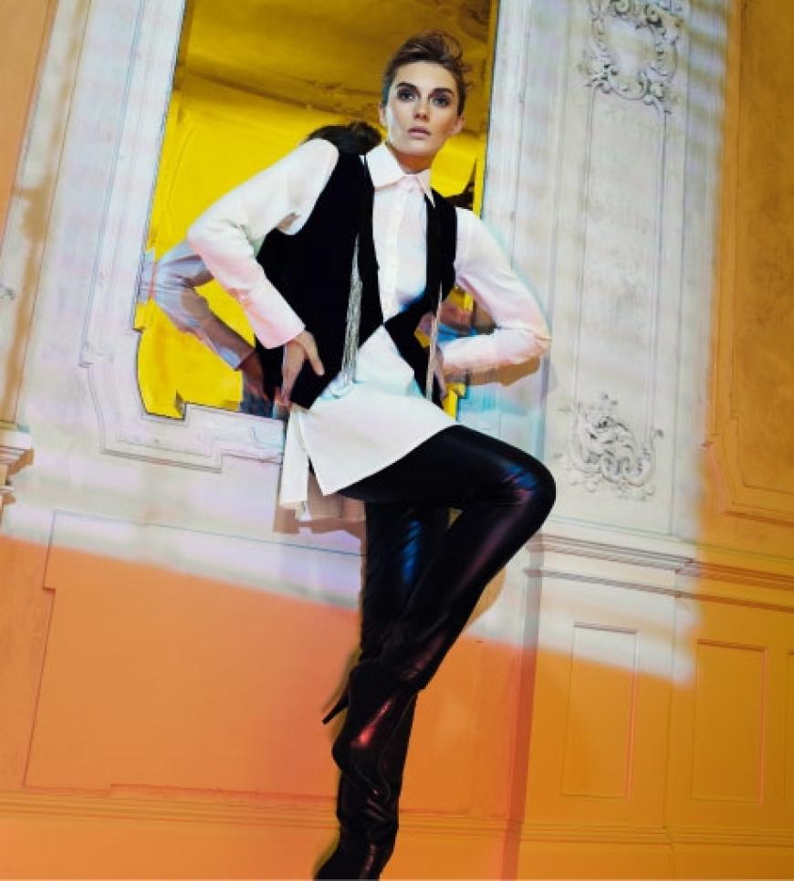 Taillierte Weste, ca. 70 Euro, Hemdbluse mit extrabreiten Manschetten und seitlichen Schlitzen, ca. 60 Euro, schmale Hose aus Kunstleder, ca. 80 Euro, alles von Betty Barclay - Limited Edition by OK!. Kette von Arrondissement Aq1. Stiefeletten´ von Pedro GarcÃa